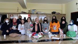 BAŞKANIMIZ AKAY ÖĞRETMENLER GÜNÜNÜ ÇİÇEKLERLE KUTLADI